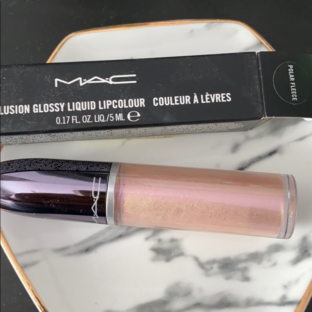 NWT Mac Grand Illusion Glossy Liquid Lipcolour